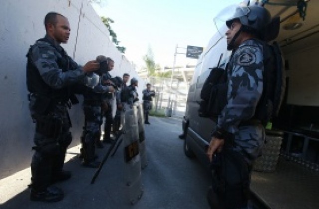 ВИДЕО: Мобилизират още две хиляди полицаи в Рио де Жанейро за Мондиал 2014