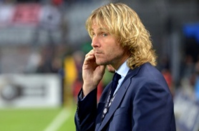 Недвед към Погба: Не мисли само за пари