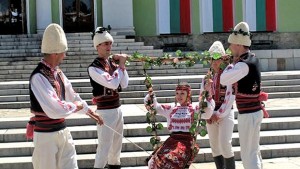 Първи събор Гергьовска люлка се провежда в село Изворово
