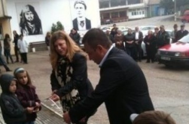 Център за работа с деца и младежи откриха на празника на Ново село