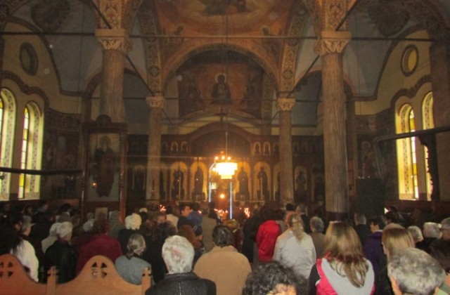 Над 240 литра курбан раздадоха за храмовия празник на църквата Св. Георги в Г. Оряховица