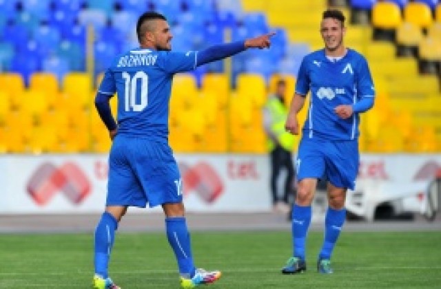 И Божинов сменя номера в Левски