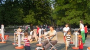 Румънци организират фитнес сред природата