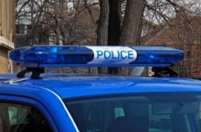 Кола се обърна край Елена, пострадаха 57-годишна жена и дете