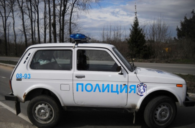 Крадци тарашиха жилища през почивните дни