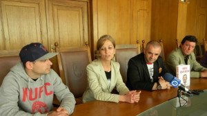 Феновете на Манчестър Юнайтед подаряват тридневен празник на деца от