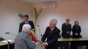 Кметът на Трявна Драгомир Николов получава званието Отличник на БЧК