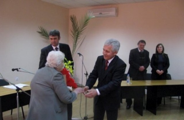 Кметът на Трявна Драгомир Николов получава званието Отличник на БЧК