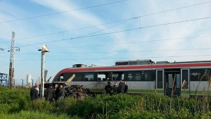 Прокуратурата поема шофьора на ТИРа врязал се в пътническия влак