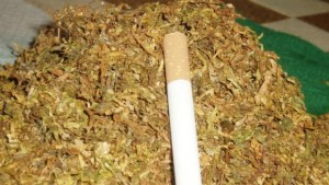 Полицията откри над 1 тон изоставен в камион тютюн