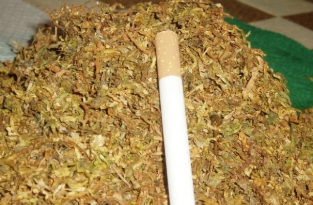 Полицията откри над 1 тон изоставен в камион тютюн