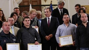 Дядо Добри и майката на загинал в Кербала войник с