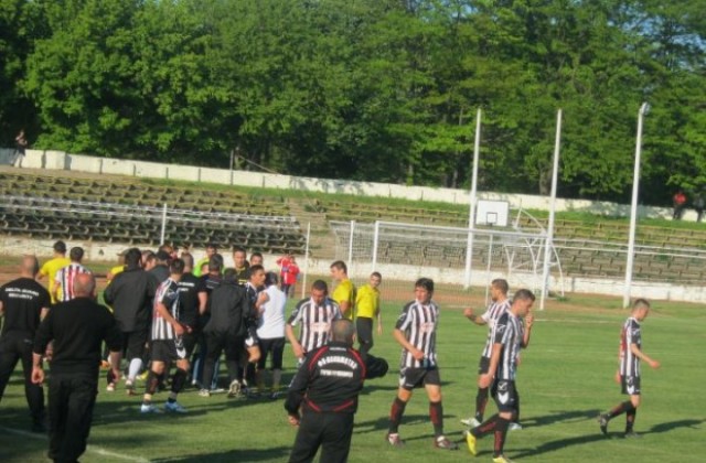 С два гола на Тишо Кънев локомотивци спечелиха регионалното дерби в Павликени