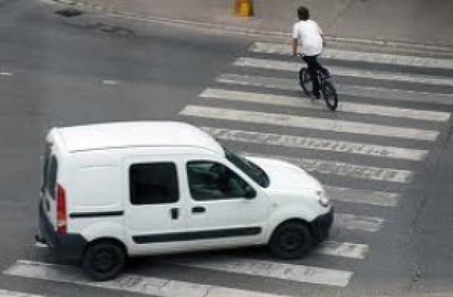 Лека кола блъсна дете