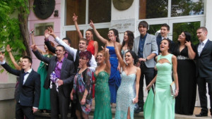 Езикова гимназия изпраща абитуриентите си