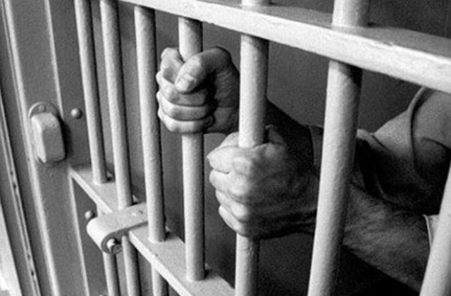 Заловиха апаши, тарашили къщи в Габрово и Севлиево