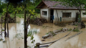 Възстановяват щетите след водната стихия в община Червен бряг