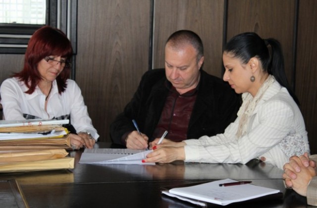 Оферти по две обществени поръчки