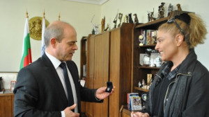 Хилда Казасян с почетна значка на Русе