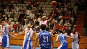 Лукойл дръпна в полуфинала Черно море ще спасява серията във