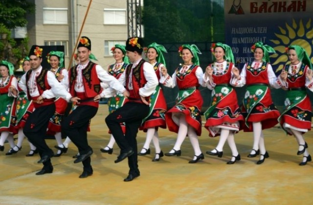 Трима национални шампиони по фолклор до момента на Балкан фолк и Евро фолк