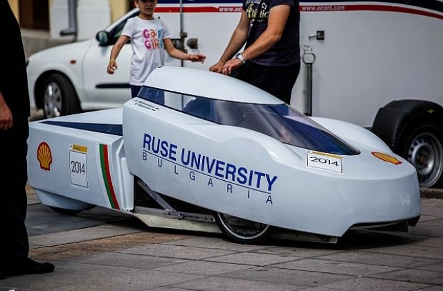 Наши студенти дебютират в Ротердам със свой електромобил