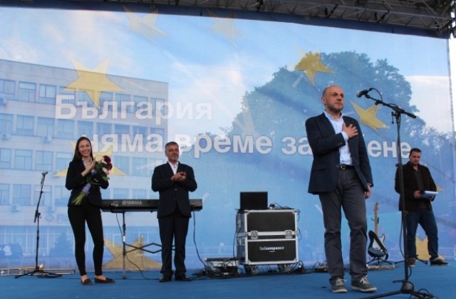 Томислав Дончев: Изборът на 25 май е между това дали градим бъдеще за децата си или крадем от него, трупайки кредити