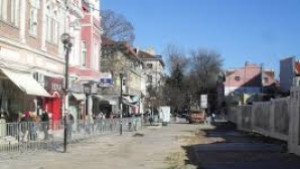 Сменят работниците на пешеходната зона ще глобяват изпълнителя