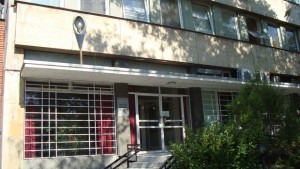Разследват кражба на злато и част от мантинели