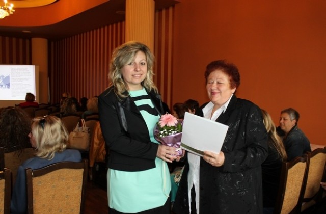 Специални отличия получиха сестри и акушерки от УМБАЛД-р Г. Странски