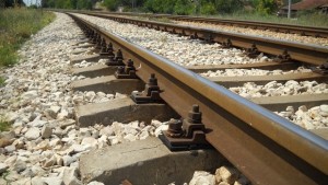 Повредена бариера предизвика задръстване при жп прелез