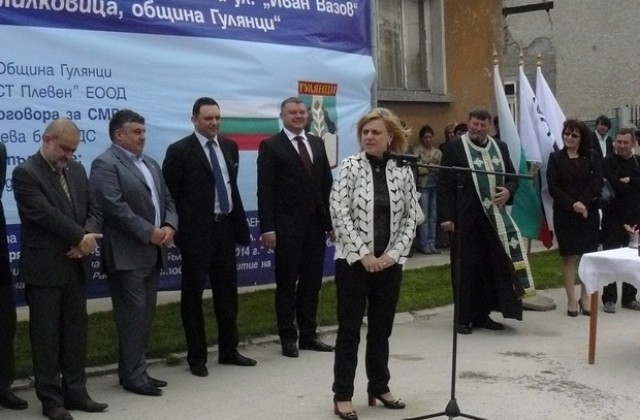 Изграждането на магистралите върви ръка за ръка с подобряване състоянието на малките пътища