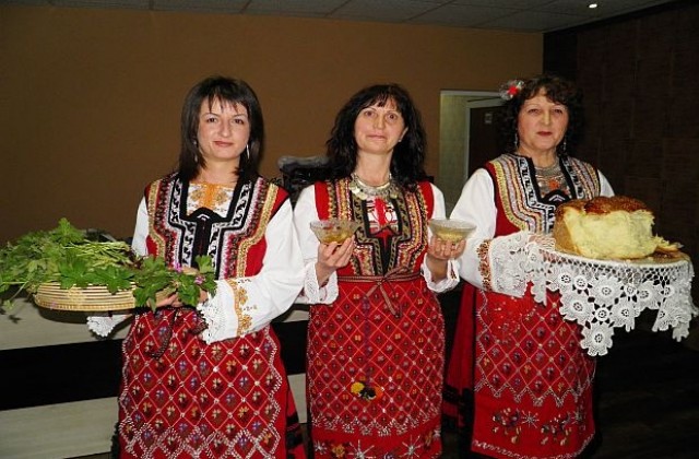 Герчев празнува с планинарки