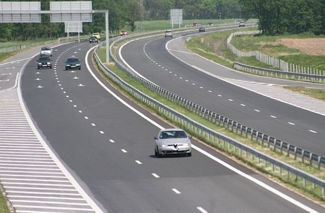 Катастрофа между Мерцедес и машината, инспектираща АМ Тракия