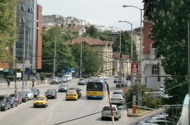 Освещават първите пристигнали тролеи в Плевен