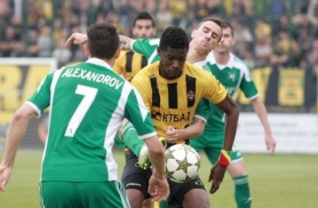 Ботев Пд потегли за финала в пълен състав