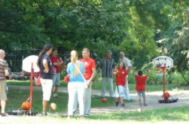 Представиха учебник за децата от Усмихнат баскет