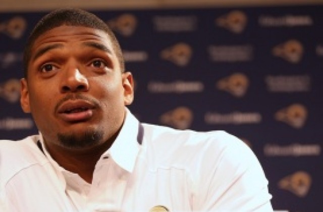 ВИДЕО: Целувка между играч от НФЛ и приятеля му разбуни духовете в САЩ