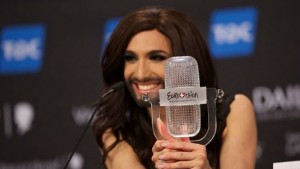 Варненски травестит и свещеник за брадатата победа на Кончита Вурст