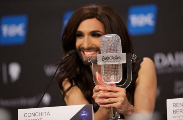 Варненски травестит и свещеник за брадатата победа на Кончита Вурст