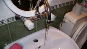 Авария във водопровода на ул Каблешков в Кюстендил