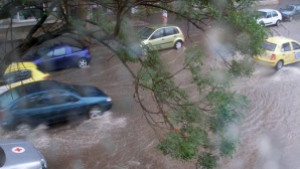Селища в област Плевен останаха под вода след падналия проливен