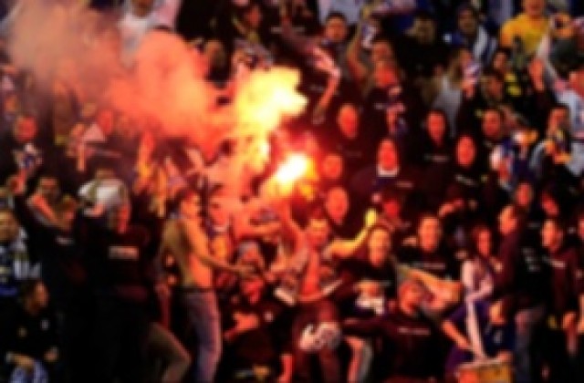 Арестуваха футболни фенове за трафик на наркотици