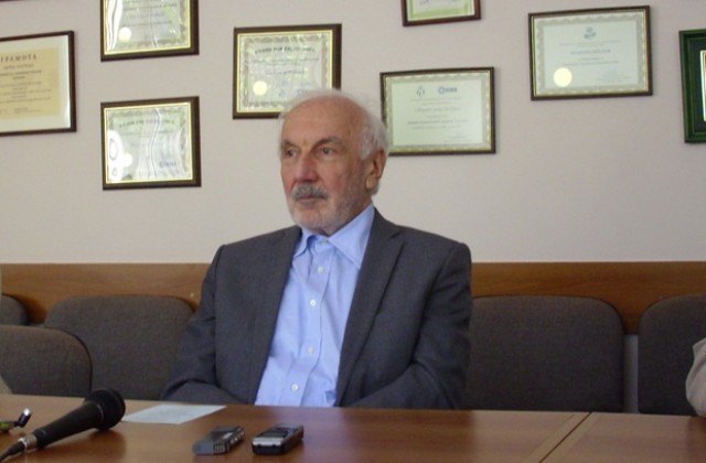 Математикът - писател Захари Златев гостува в родния Добрич