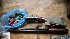 Откриха незаконно оръжие и боеприпаси в дома на мъж от