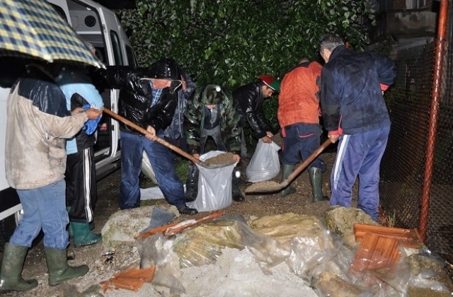 Наводнени къщи в Буковец