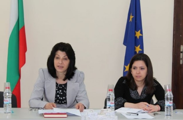 Обсъдиха адаптацията на децата в Центровете за настаняване от семеен тип