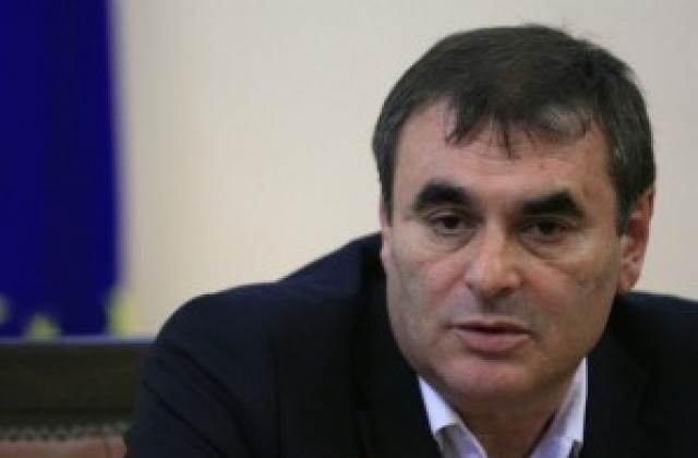 Премиер и министър се качват на моторен кораб