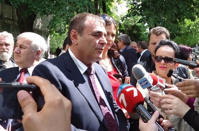 Министър Папазов: Нито един пощенски служител няма да бъде съкратен