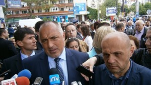 ББорисов Миков е един жалък комплексиран и победен човек